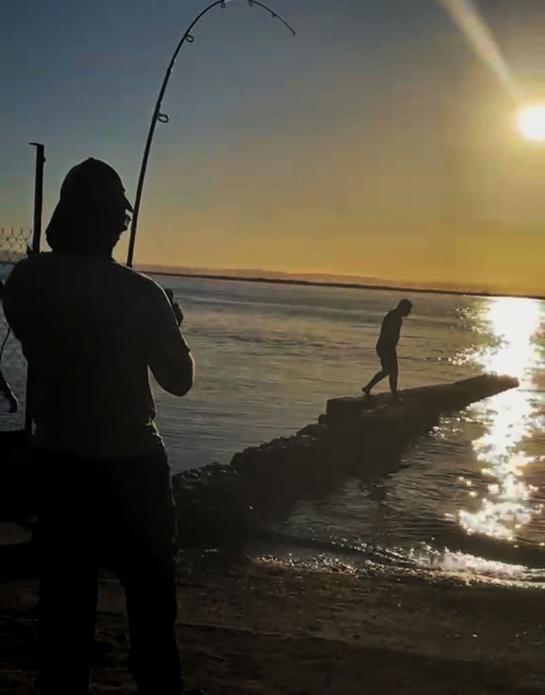 ¡Pescando un monstruo desde la orilla! — imagen 1
