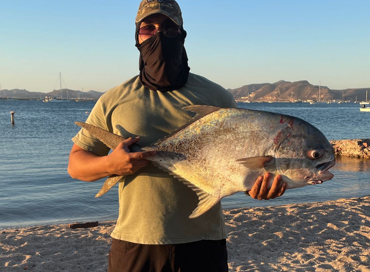 Pescando un monstruo desde la orilla